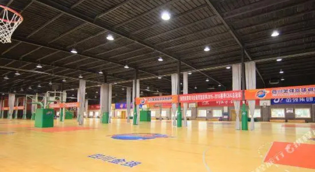 Sichuan Jinqiang Basketball Training Base (Jinqiang Sports Hotel), Boek Hotel Hotels in Chengdu met parkeren, Parkeren