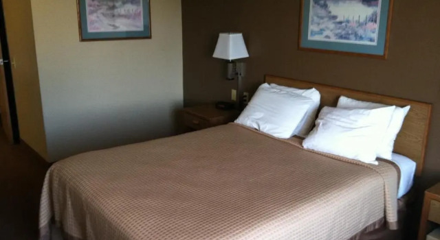 Номер Standard Days Inn by Wyndham Worthington