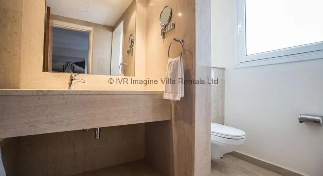 Коттедж Luxury Bay View Villa 20 Right On Τhe Beach