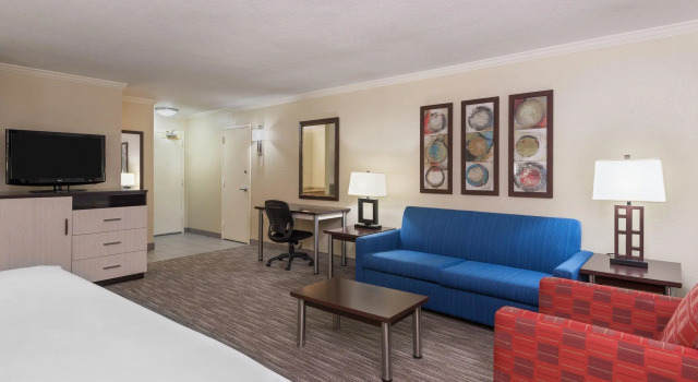 Двухместный полулюкс Holiday Inn Express Hotel & Suites Ft. Lauderdale-Plantation by IHG