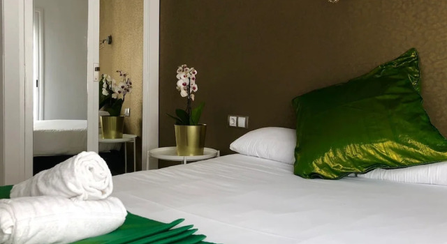 Sitges Eleven, Забронировать Хостел Хостелы Ситжес, рядом с La Bassa Rodona Beach, Хостел