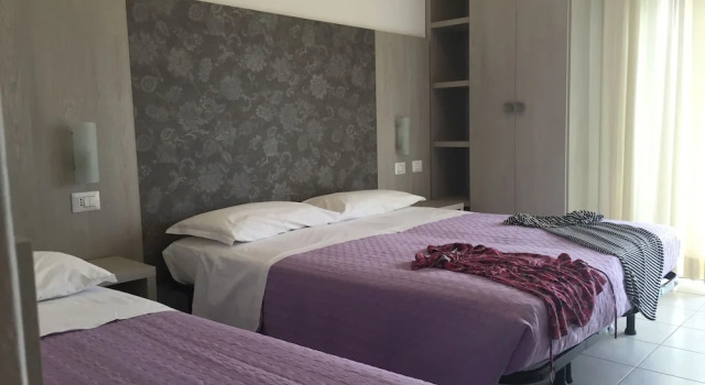 Трёхместный номер Standard с балконом Hotel Ridens