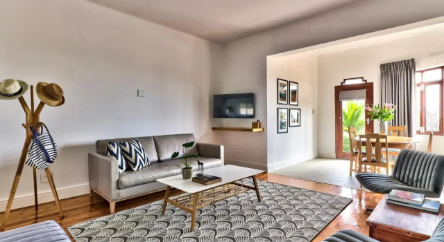 On the Beach in Camps Bay - Fully Equipped 2 Bedroom Apartment, Забронировать Апартаменты/квартира Отели Cape Peninsula с бассейном, Бассейн