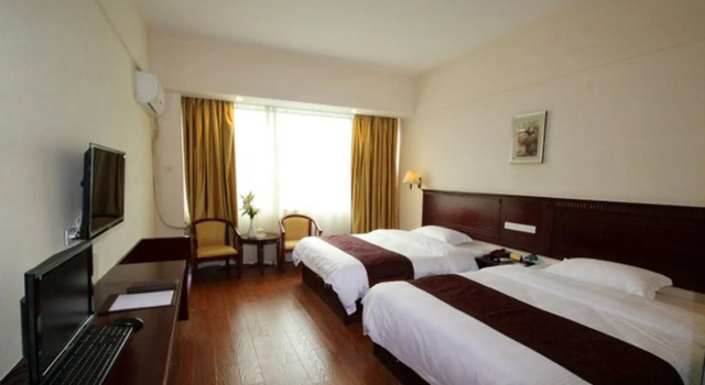 Двухместный номер Business GreenTree Inn Guilin Lingui JinShan Square JinShui Road Express Hotel
