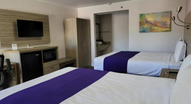 Четырёхместный номер Standard Death Valley Inn