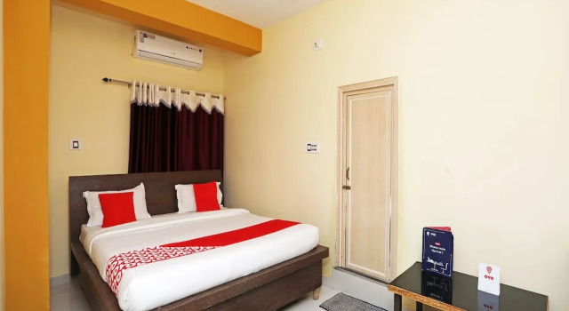 OYO 16821 Hotel Senapati Palace