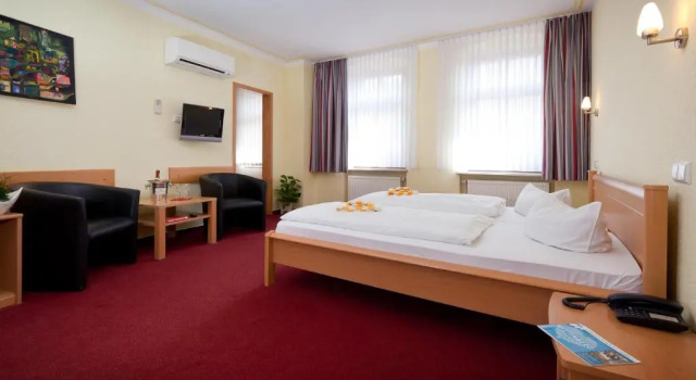 Hotel-Pension Am Schwanenteich, Varaa Hotelli 3 tähden hotellit kohteessa Garz, 3*
