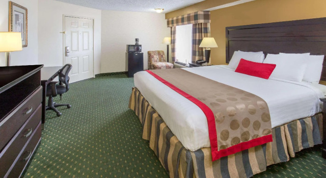 Двухместный номер Standard Ramada by Wyndham Ontario Airport & Convention Center