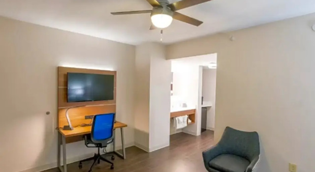 Двухместный люкс c 1 комнатой Holiday Inn Express Hotel & Suites Nashville Brentwood 65S