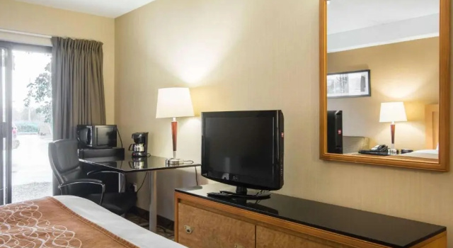 Двухместный номер Deluxe Цокольный этаж Comfort Inn Ancienne-Lorette - Quebec Airport