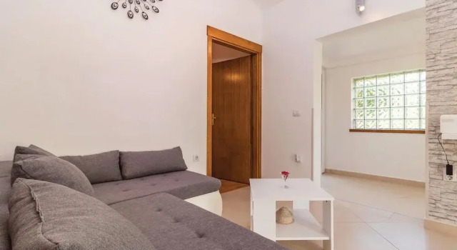 Beautiful Home in Pula With Wifi and 2 Bedrooms, Rezervovat Hotel Hotely v Pula Region s parkováním, Parkování