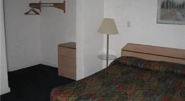 Люкс с 2 комнатами Hub Motel