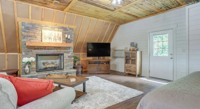 Апартаменты Lake Allatoona Area Studio w/ 2 Decks & Farm Views
