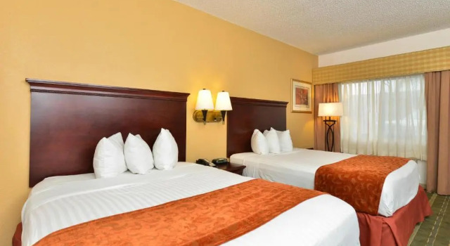 Четырёхместный номер Standard Цокольный этаж Best Western Lake Okeechobee