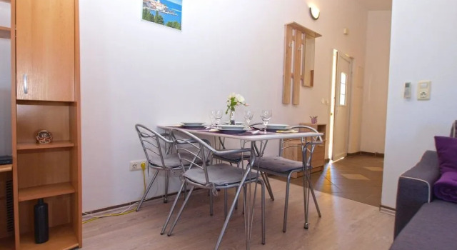 Apartment 1496