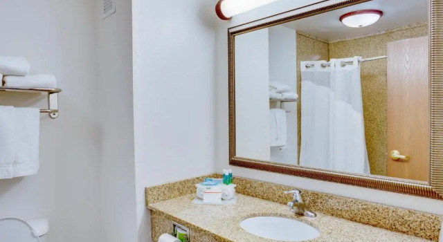Четырёхместный люкс Quality Inn & Suites Bethany - Oklahoma City West