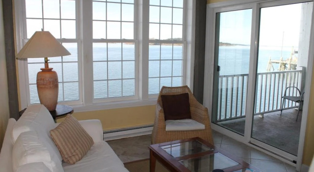 The Inn on the Wharf, Buchen Sie Hotel Lubec Maine