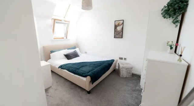 Spacious 2 bed apartment 800 metres from the beach