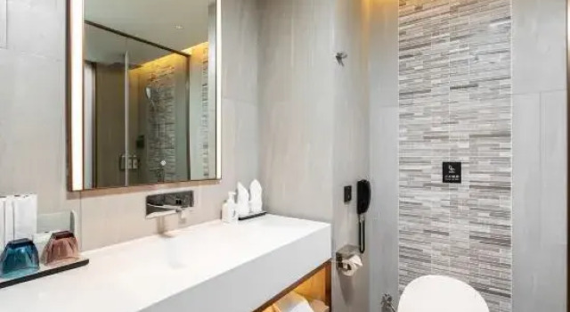 Кровать в общем номере (мужской номер) Lavande Hotel ( Shenyang Beiling Park COFCO Plaza )