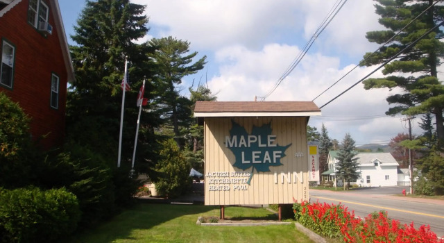 Maple Leaf Inn Lake Placid, Забронировать Отель Отели и гостиницы Лейк-Плэсид, рядом с Музей зимних олимпийских игр в Лейк-Плэсиде, Отель