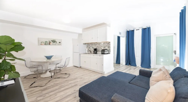 Семейные апартаменты Sofi Beach Apartments