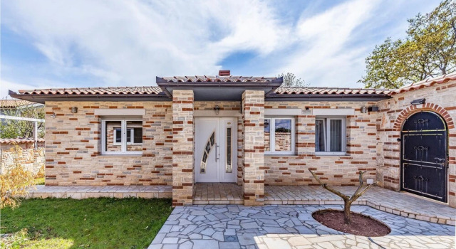 Awesome Home In Medulin With Sauna, Забронировать Отель Отели Лижнян с парковкой, Парковка