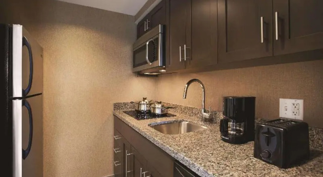 Четырёхместный номер Standard Homewood Suites by Hilton - Charlottesville