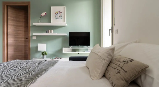IULM University Apartment, Book Apartment Famagosta Milan