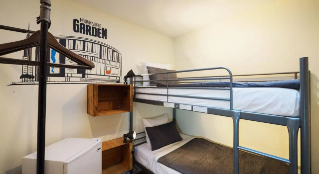 Chelsea Rooms NYC, Забронировать Отель Челси Нью-Йорк, рядом с Театр «Ричард Роджерс»
