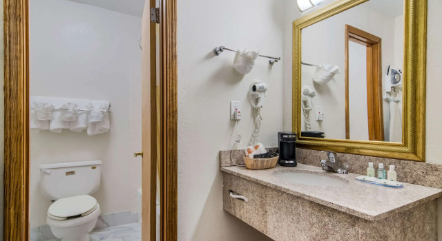 Четырёхместный номер Standard Quality Inn Marietta near Dobbins ARB