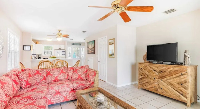 Linger Longer by Avantstay Key West Walkable Gated Community, Shared Pool Month Long Stays Only