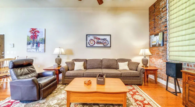 Downtown Louisville Escape: Perfect for Events!, Забронировать Отель Отели Луисвилл 3 звезды, 3*