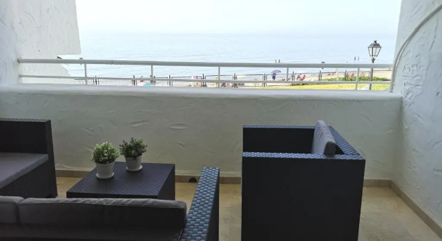 Апартаменты Amazing 3bedroom flat with seafront views & pool by SharingCo
