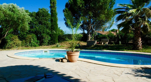 House With 4 Rooms in Pouzolles, With Wonderful Mountain View, Private, Réserver Hôtel Pouzolles Languedoc-Roussillon