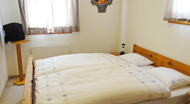 Chesa Mezzaun Vuorcha, Rezervați Apartament Zuoz 