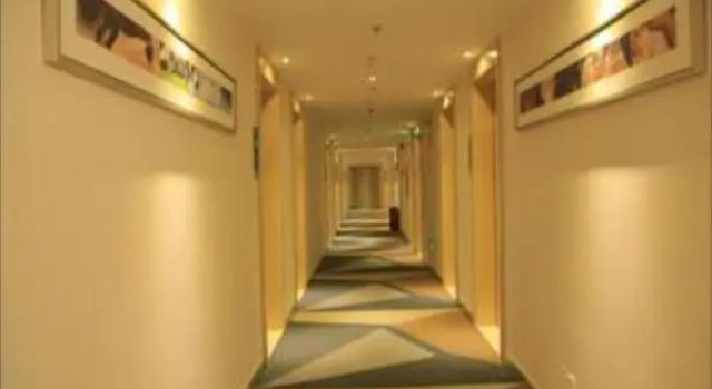 City Comfort Inn Shenzhen Longhua District Government, Rezerwuj Hotel Hotele w Shenzhen z parkingiem, Parking