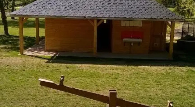 Camping Chez Prosper, Rezerwuj Pole kempingowe Hotele w Owernia z parkingiem, Parking