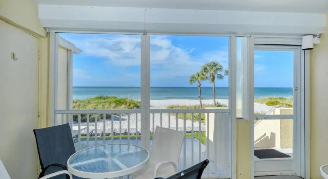 Апартаменты LaPlaya 205D Spectacular sunsets and sunbathing from your private Gulf front lanai or sundeck