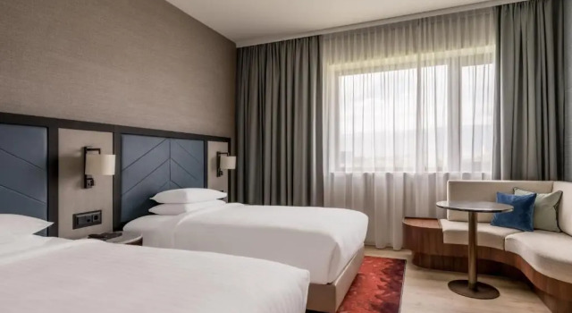 Двухместный клубный номер Standard Geneva Marriott Hotel
