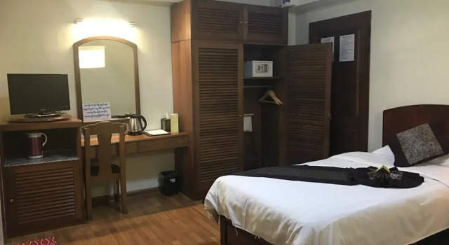 Номер Deluxe Crystal Palace Hotel