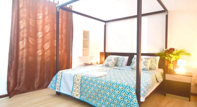 One bedroom appartement at Pereybere 500 m away from the beach with shared pool enclosed garden and wifi