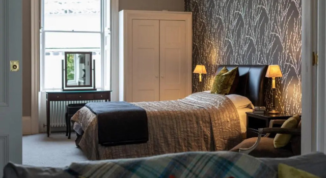Апартаменты Spacious, Light-filled Period Apartment - Central Bath
