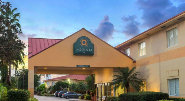 La Quinta Inn by Wyndham Ft. Lauderdale Northeast, Забронировать Отель Отели Лодердейл-бай-Си с завтраком, рядом с Sea Ranch Village Shopping Center, Завтраки