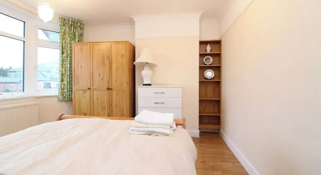 Regents park master room