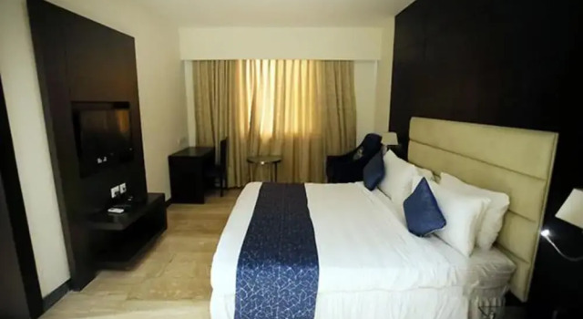 Номер Deluxe FabHotel Prime Bellmont