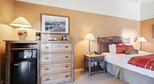 Коттедж Premium Headwaters Lodge & Cabins at Flagg Ranch