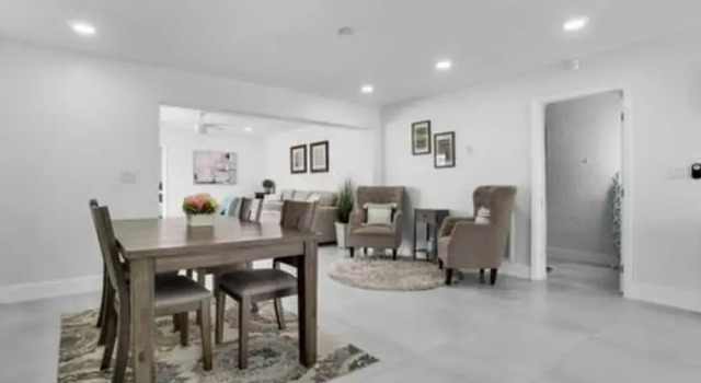 Коттедж 617 NW 30 CT Pool Patio 5Bd 3bath Fire Pit Parking for 3