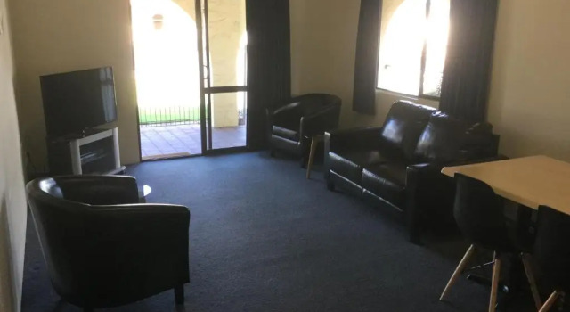 Апартаменты Captains Quarters Motor Inn