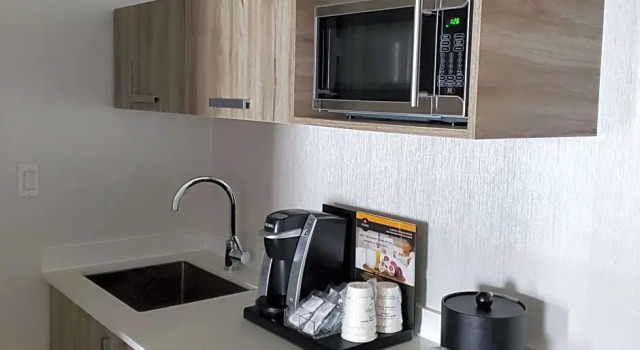 Двухместный люкс с балконом Best Western Hotel Brossard