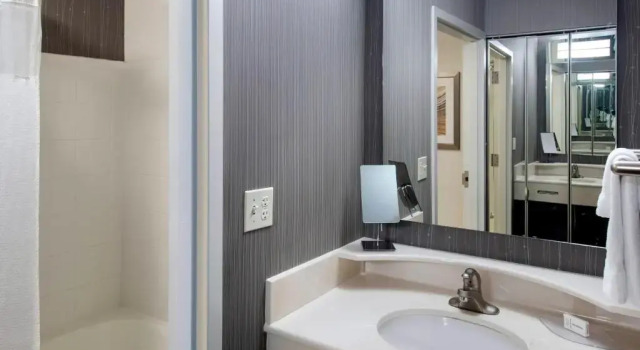 Номер Standard Courtyard by Marriott Lebanon